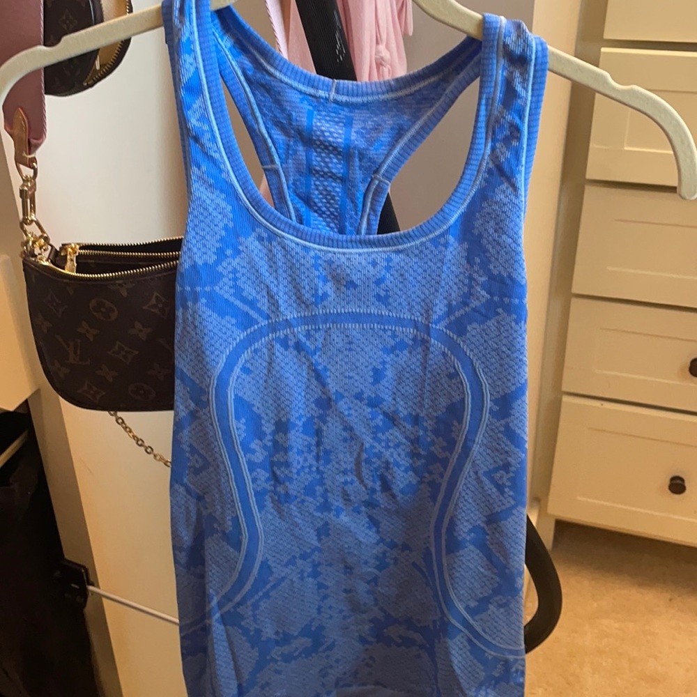 Lululemon tank